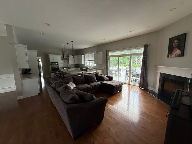 14 Stone Ridge Dr, Seekonk, MA 02771