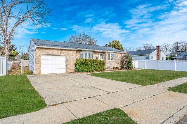 171 N Oak Street, North Massapequa, NY 11758