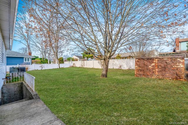 171 N Oak Street, North Massapequa, NY 11758