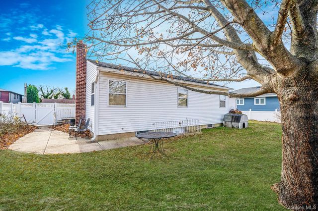 171 N Oak Street, North Massapequa, NY 11758