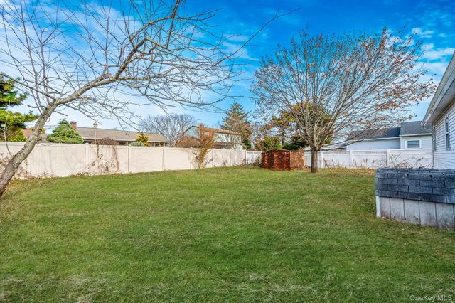 171 N Oak Street, North Massapequa, NY 11758