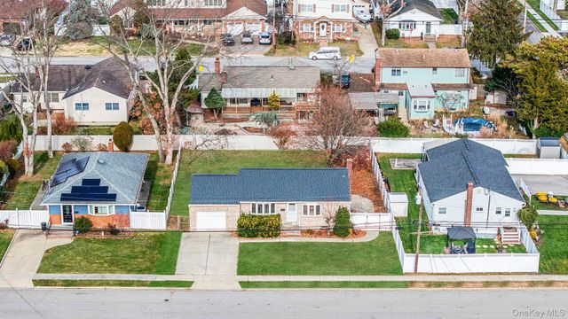 171 N Oak Street, North Massapequa, NY 11758