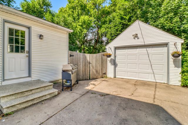 415 12th Street N, Moorhead, MN 56560