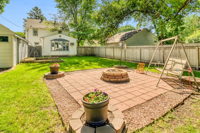 415 12th Street N, Moorhead, MN 56560