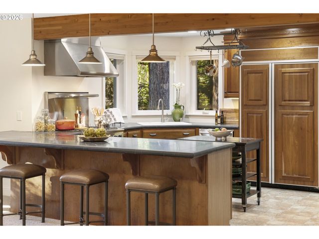 4520 CALAROGA Dr, West Linn, OR 97068