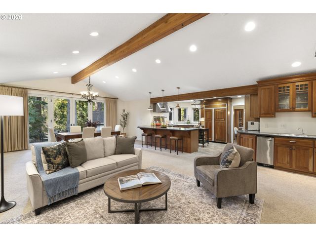 4520 CALAROGA Dr, West Linn, OR 97068