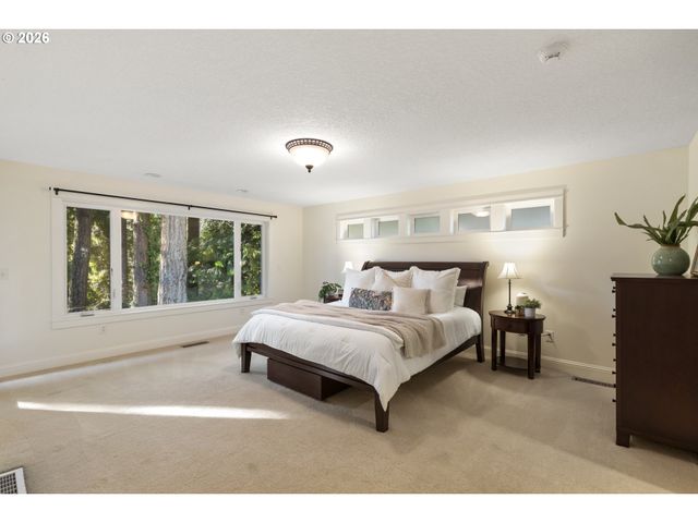 4520 CALAROGA Dr, West Linn, OR 97068