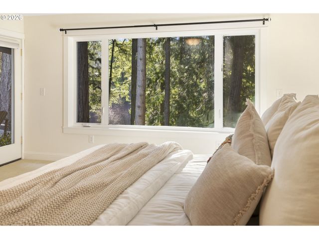 4520 CALAROGA Dr, West Linn, OR 97068