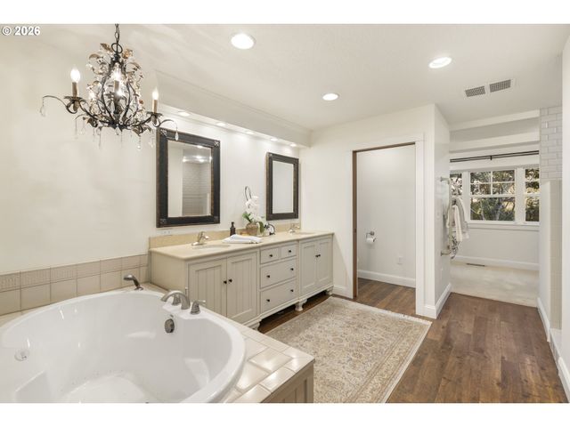 4520 CALAROGA Dr, West Linn, OR 97068