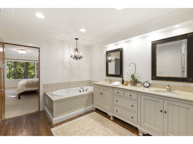 4520 CALAROGA Dr, West Linn, OR 97068