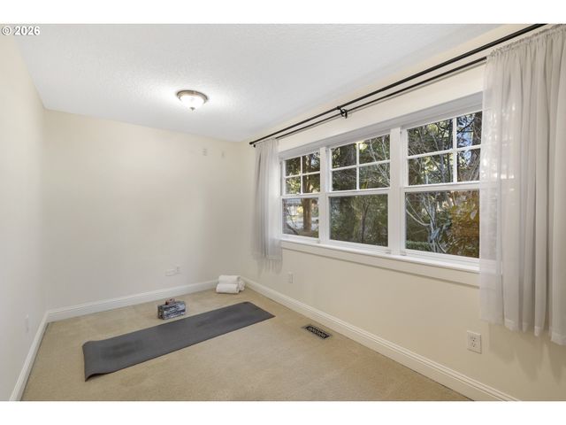 4520 CALAROGA Dr, West Linn, OR 97068