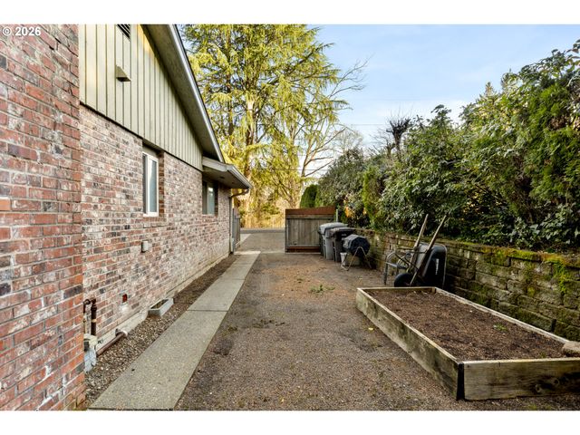 4520 CALAROGA Dr, West Linn, OR 97068