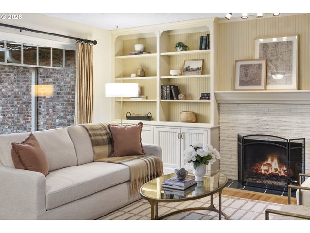 4520 CALAROGA Dr, West Linn, OR 97068