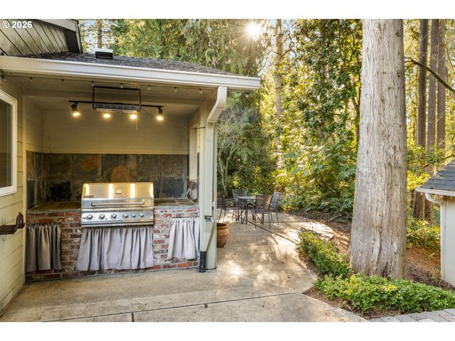 4520 CALAROGA Dr, West Linn, OR 97068