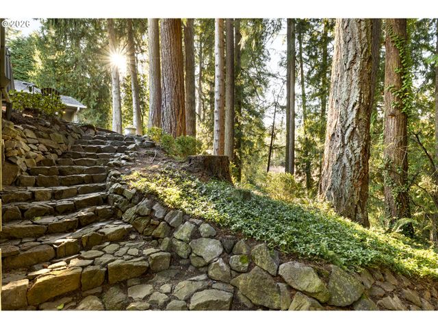 4520 CALAROGA Dr, West Linn, OR 97068