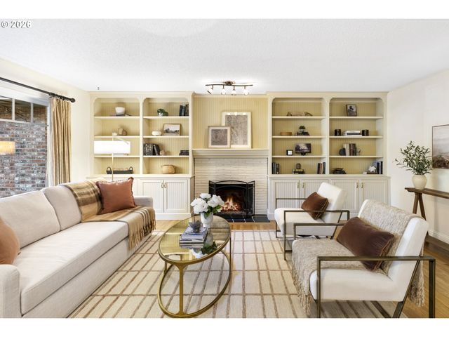 4520 CALAROGA Dr, West Linn, OR 97068