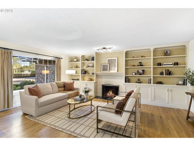 4520 CALAROGA Dr, West Linn, OR 97068