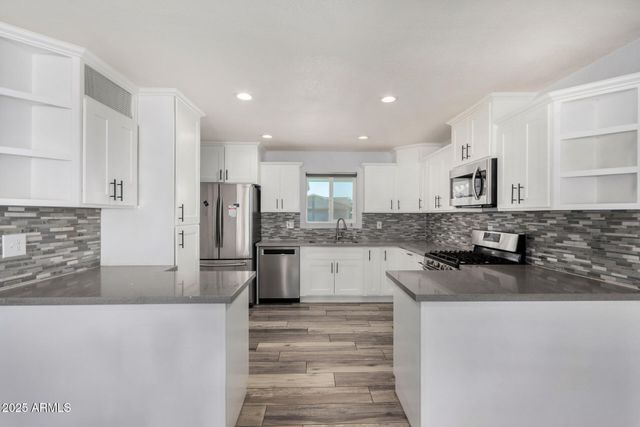 2340 E SYLVIA Street, Phoenix, AZ 85022