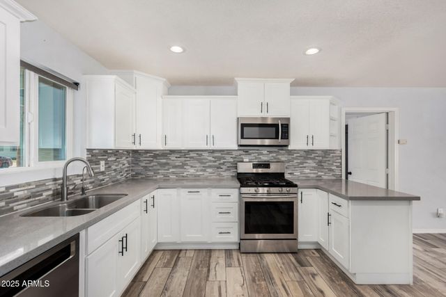 2340 E SYLVIA Street, Phoenix, AZ 85022