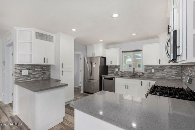 2340 E SYLVIA Street, Phoenix, AZ 85022