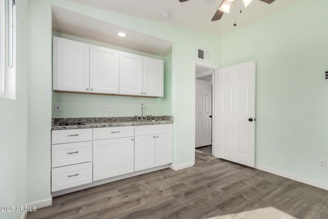 2340 E SYLVIA Street, Phoenix, AZ 85022