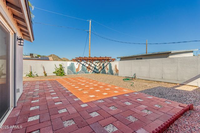 2340 E SYLVIA Street, Phoenix, AZ 85022