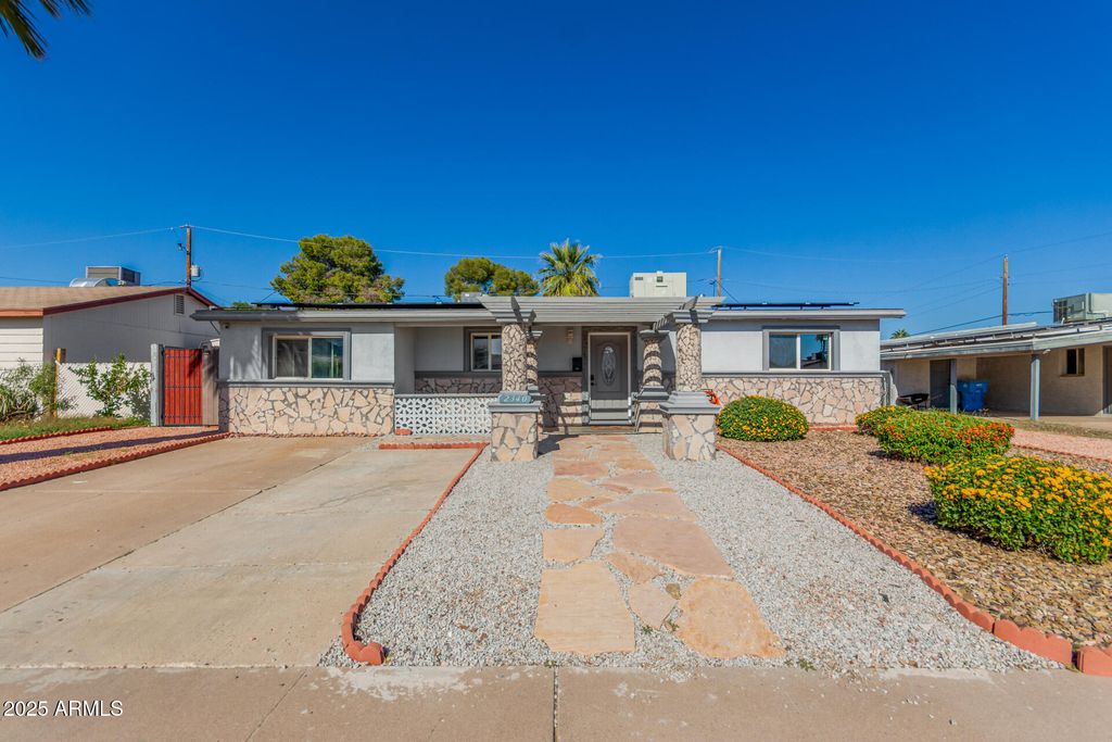 2340 E SYLVIA Street, Phoenix, AZ 85022