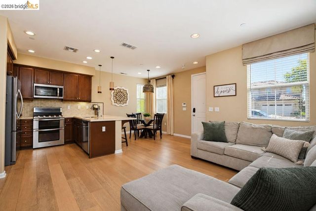 806 Queen Palm Ln, Brentwood, CA 94513