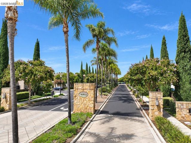 806 Queen Palm Ln, Brentwood, CA 94513