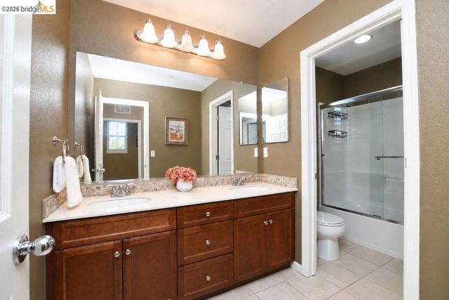 806 Queen Palm Ln, Brentwood, CA 94513