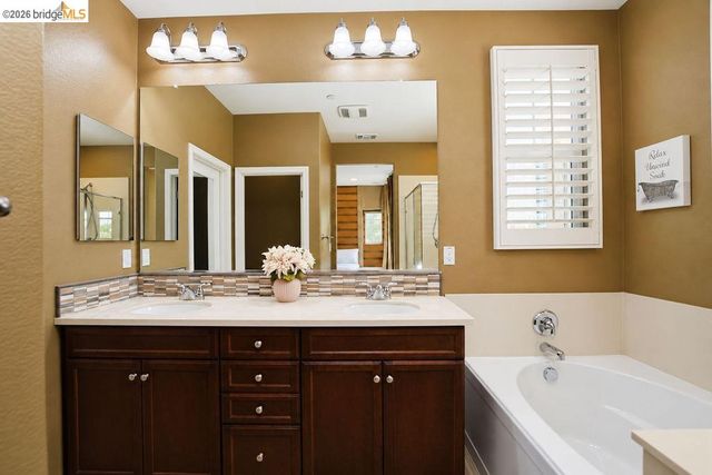 806 Queen Palm Ln, Brentwood, CA 94513