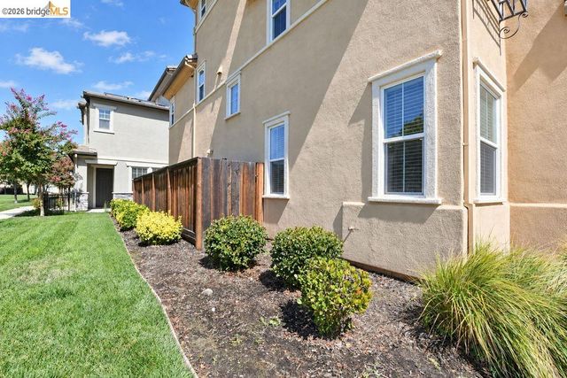 806 Queen Palm Ln, Brentwood, CA 94513