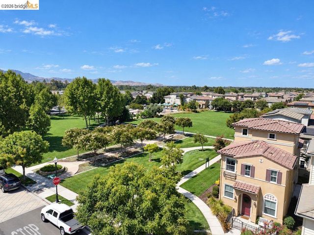 806 Queen Palm Ln, Brentwood, CA 94513