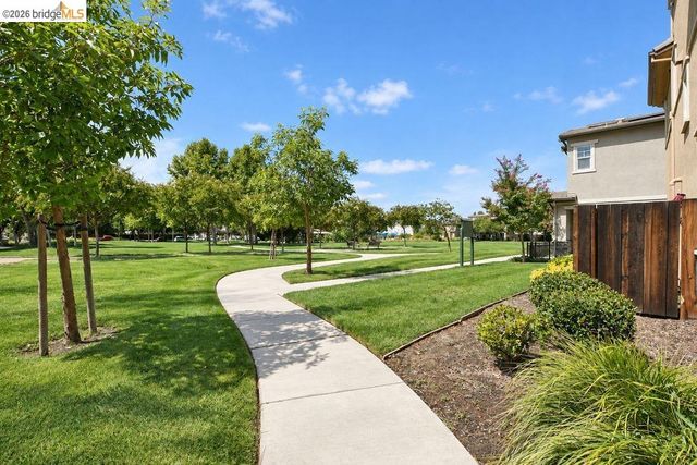 806 Queen Palm Ln, Brentwood, CA 94513