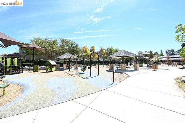 806 Queen Palm Ln, Brentwood, CA 94513