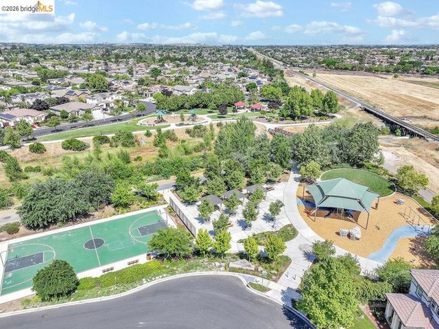 806 Queen Palm Ln, Brentwood, CA 94513