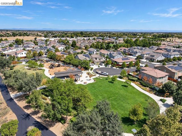 806 Queen Palm Ln, Brentwood, CA 94513