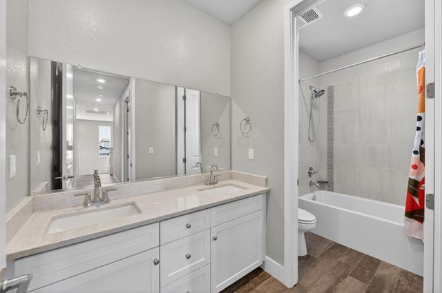 2997 Trenton Avenue, Clovis, CA 93619