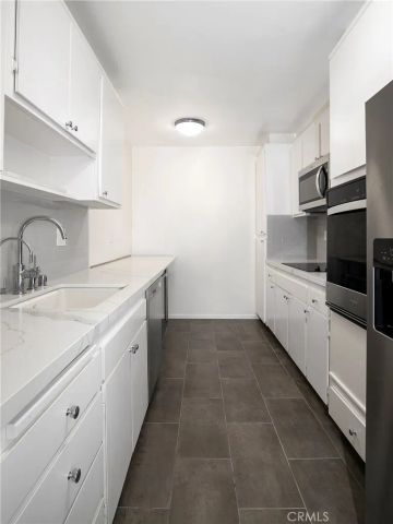 927 N Kings Road 118, West Hollywood, CA 90069