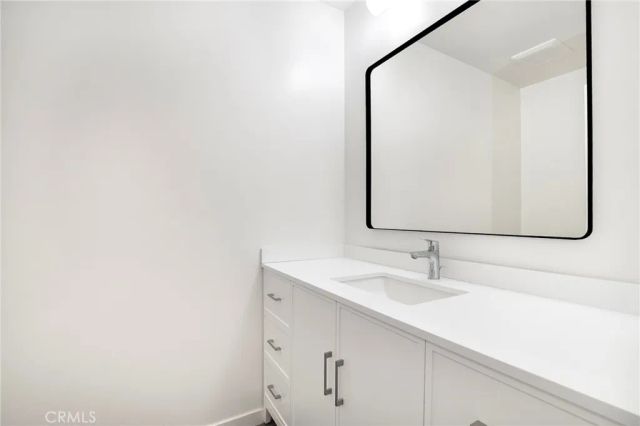 927 N Kings Road 118, West Hollywood, CA 90069