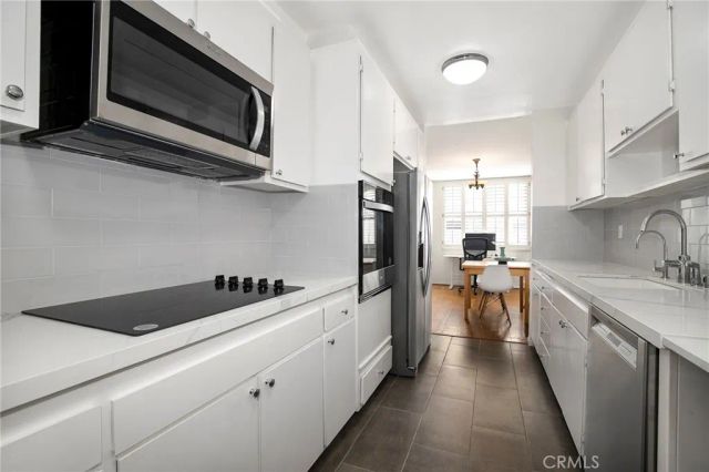 927 N Kings Road 118, West Hollywood, CA 90069
