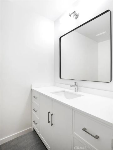 927 N Kings Road 118, West Hollywood, CA 90069
