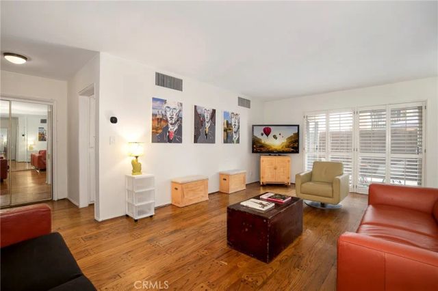 927 N Kings Road 118, West Hollywood, CA 90069