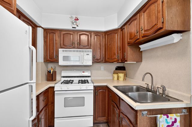 1363 Hewitt Avenue, Saint Paul, MN 55104