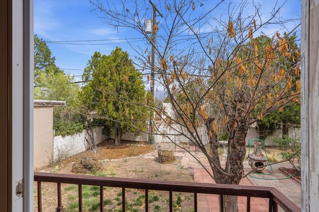 1506 Ridgecrest Drive SE, Albuquerque, NM 87108