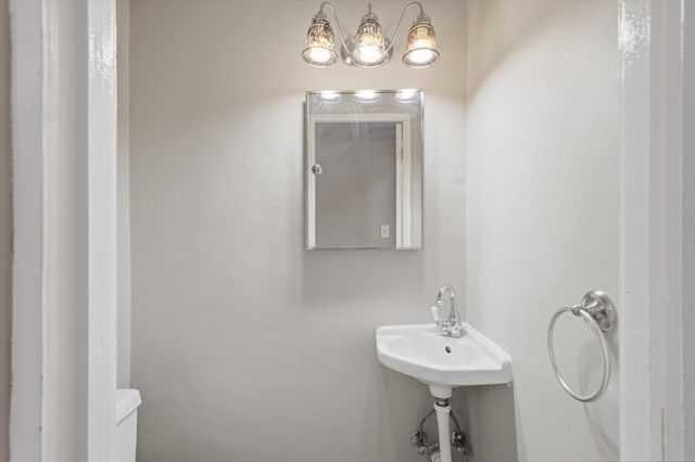 1506 Ridgecrest Drive SE, Albuquerque, NM 87108