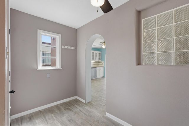 1506 Ridgecrest Drive SE, Albuquerque, NM 87108