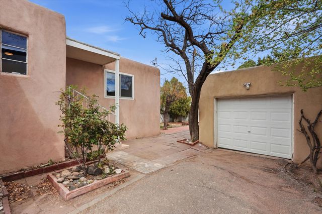 1506 Ridgecrest Drive SE, Albuquerque, NM 87108