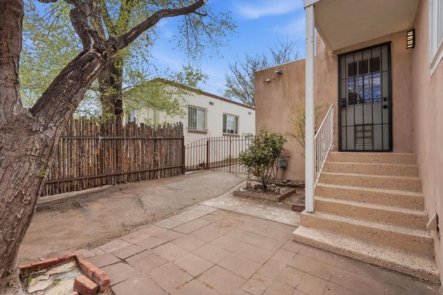 1506 Ridgecrest Drive SE, Albuquerque, NM 87108