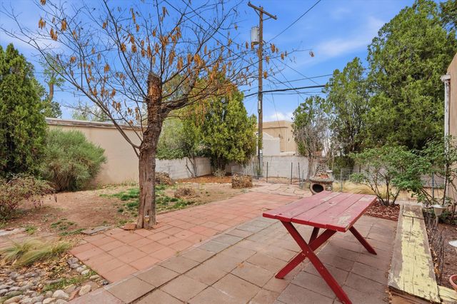 1506 Ridgecrest Drive SE, Albuquerque, NM 87108